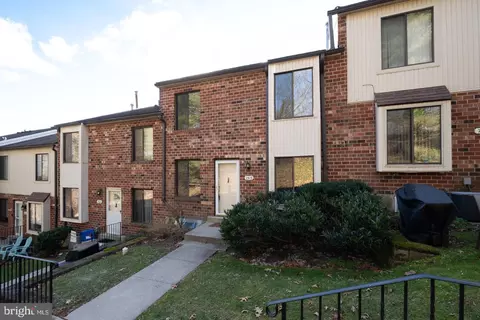 7513 Hilltop Dr #211, Brookhaven, PA 19015