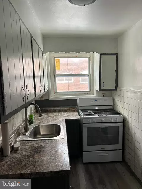 7029 Clover Ln, Upper Darby, PA 19082 photo 4