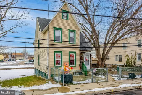 1313 Worrall St, Crum Lynne, PA 19022