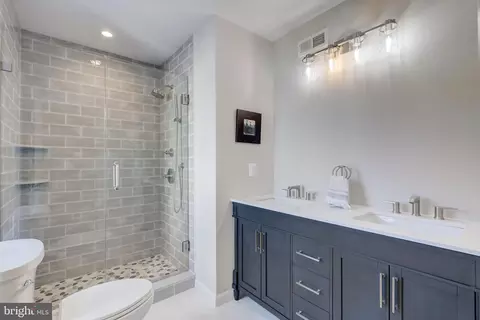 Bath - 257 N Aberdeen Ave, Wayne, PA 19087 photo 2 of 5