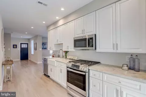 Kitchen - 257 N Aberdeen Ave, Wayne, PA 19087 photo 2 of 4