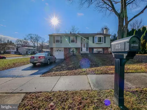 325 Willowbrook Rd, Marcus Hook, PA 19061