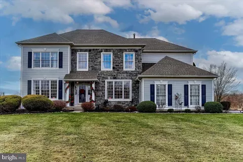 8 Hickory Dr, Glen Mills, PA 19342