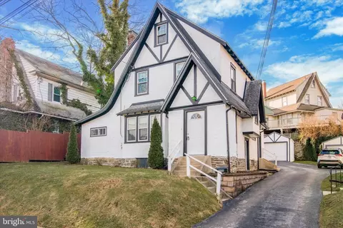 2416 Wynnefield Dr, Havertown, PA 19083