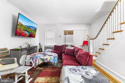 Living - 249 Wembly Rd, Upper Darby, PA 19082 photo 2 of 3