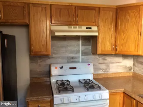 Kitchen - 40 Sunshine Rd, Upper Darby, PA 19082 photo 1 of 3