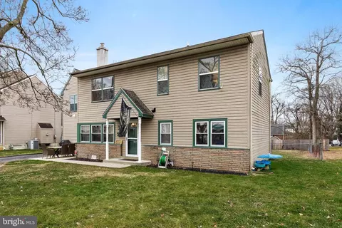 421 Lawnton Ter, Holmes, PA 19043