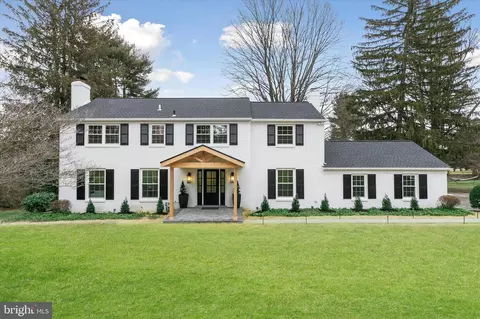 617 Radnor Valley Dr, Villanova, PA 19085