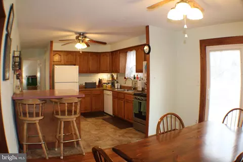 2520 Larkin Rd, Boothwyn, PA 19061 photo 5