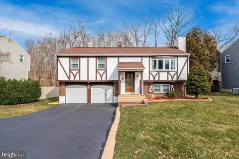 48 Winding Way, Ogden, PA 19061
