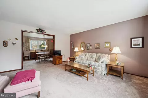 48 Winding Way, Ogden, PA 19061 photo 2