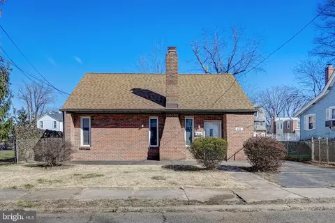 415 Pershing Ave, Collingdale, PA 19023