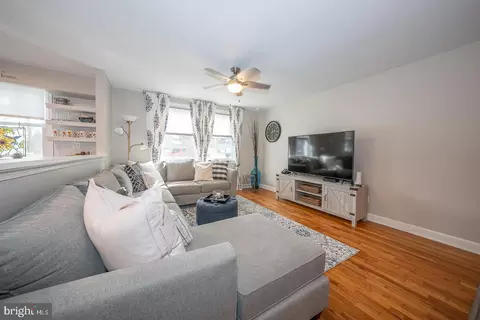 Living - 500 E Lancaster Ave #135B, Wayne, PA 19087 photo 3 of 4