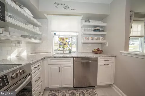 Kitchen - 500 E Lancaster Ave #135B, Wayne, PA 19087 photo 2 of 3