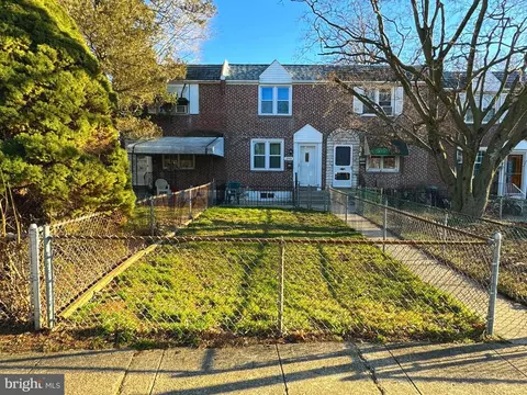398 Glen Cove Rd, Collingdale, PA 19023