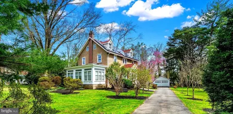 332 S Providence Rd, Wallingford, PA 19086