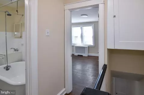 Entry Way - 429 Timberlake Rd, Upper Darby, PA 19082 photo 3 of 5
