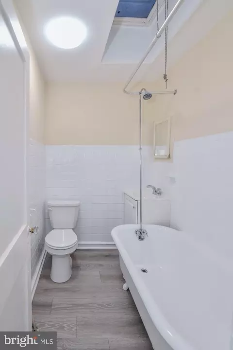 Bath - 429 Timberlake Rd, Upper Darby, PA 19082 photo 2 of 3