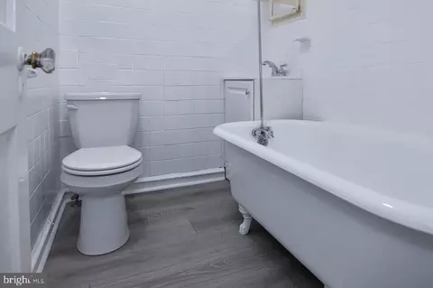 Bath - 429 Timberlake Rd, Upper Darby, PA 19082 photo 1 of 3