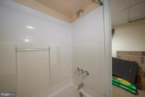Bath - 19 Ardsley Rd, Upper Darby, PA 19082 photo 4 of 4