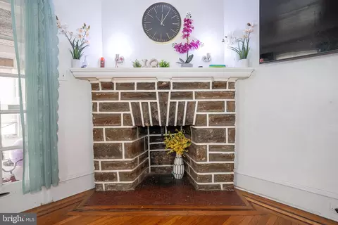 Living - 19 Ardsley Rd, Upper Darby, PA 19082 photo 2 of 6