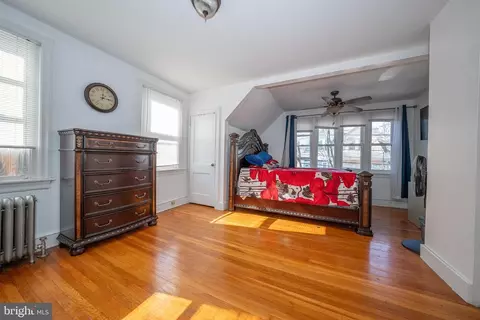Bedroom - 19 Ardsley Rd, Upper Darby, PA 19082 photo 2 of 4