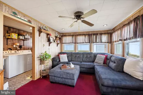 Living - 2439 Secane Rd, Secane, PA 19018 photo 3 of 3