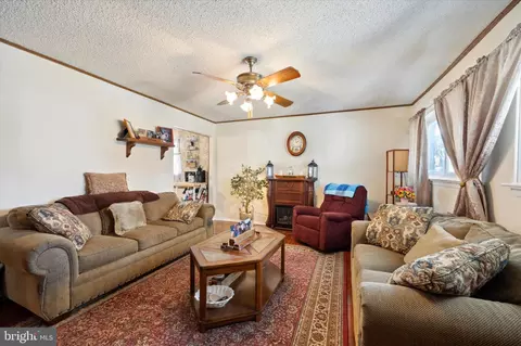 Living - 2439 Secane Rd, Secane, PA 19018 photo 1 of 3