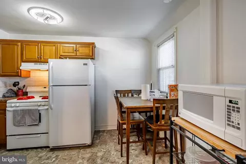 Kitchen - 257 E Township Line Rd, Upper Darby, PA 19082 photo 4 of 4
