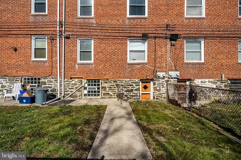 Exterior - 257 E Township Line Rd, Upper Darby, PA 19082 photo 6 of 8