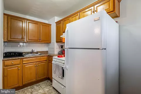 Kitchen - 257 E Township Line Rd, Upper Darby, PA 19082 photo 3 of 4