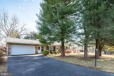 78 War Admiral Ln, Media, PA 19063
