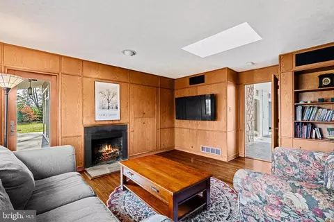 Living - 315 Edgehill Rd, Wayne, PA 19087 photo 3 of 3