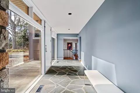 Entry Way - 315 Edgehill Rd, Wayne, PA 19087 photo 1 of 2
