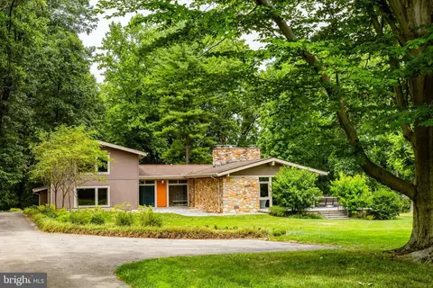 Exterior - 315 Edgehill Rd, Wayne, PA 19087 photo 2 of 5