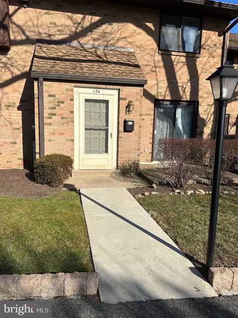 700 Ardmore Ave #124, Ardmore, PA 19003