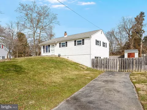 2211 Broomall St, Marcus Hook, PA 19061