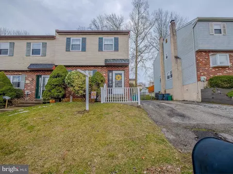 160 Meadowbrook Ln, Brookhaven, PA 19015