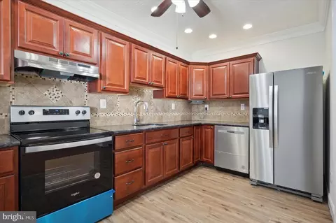 5 Maple St, Marcus Hook, PA 19061