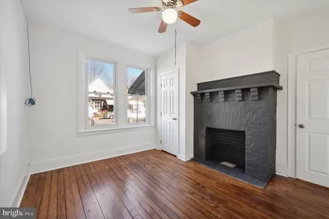 Living - 5 Maple St, Marcus Hook, PA 19061 photo 1 of 1
