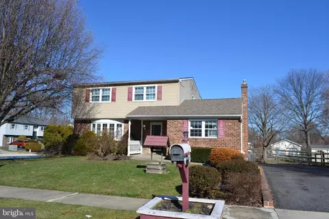 45 Connie Ln, Aston, PA 19014