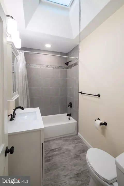 Bath - 146 Normandy Rd, Upper Darby, PA 19082 photo 2 of 2