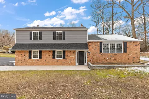 1770 Hillcrest Ln, Aston, PA 19014