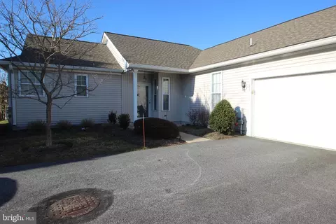 187 E Hunting Horn Ln, Glen Mills, PA 19342