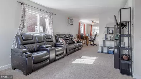 146 W Garrison Rd, Brookhaven, PA 19015