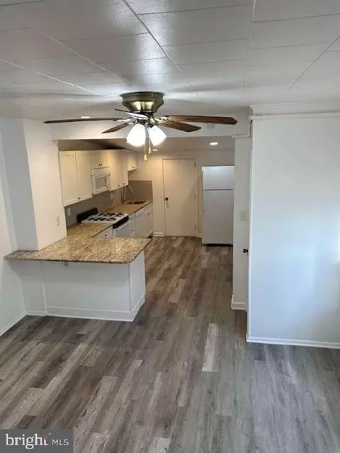 301 Green St, Marcus Hook, PA 19061 photo 3