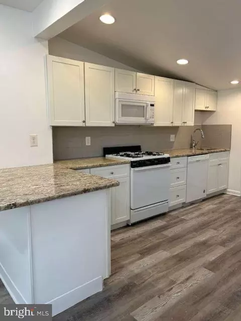 301 Green St, Marcus Hook, PA 19061 photo 4