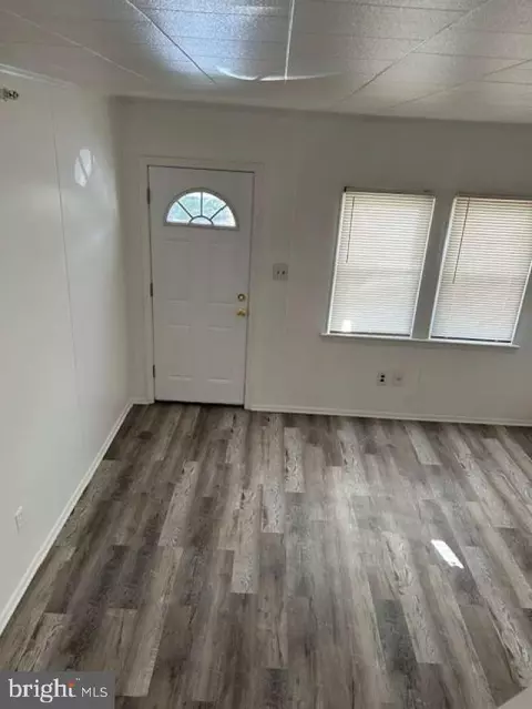 301 Green St, Marcus Hook, PA 19061 photo 2