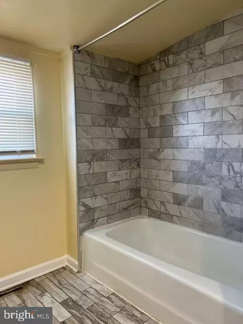 301 Green St, Marcus Hook, PA 19061 photo 9