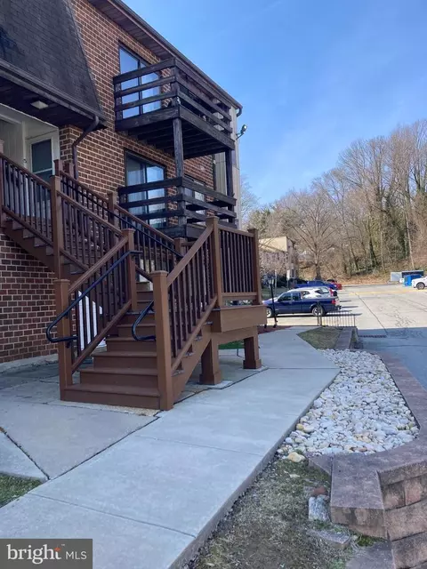 5200 Hilltop Dr #EE22, Brookhaven, PA 19015
